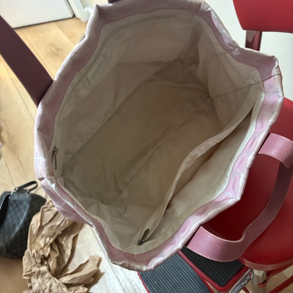 Authentic Elegant Pink  Chanel Tote Bag - Picture 8 of 11